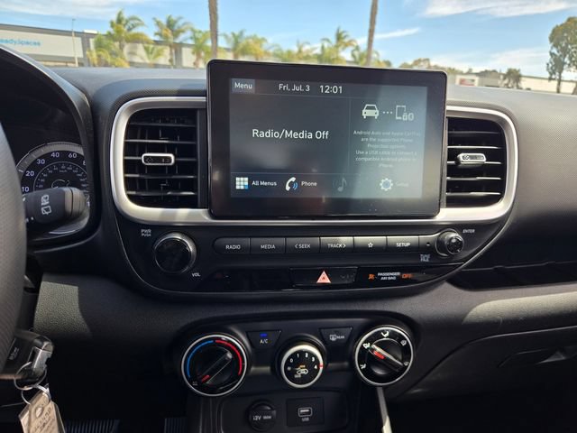 Used 2020 Hyundai Venue SE FWD image 11