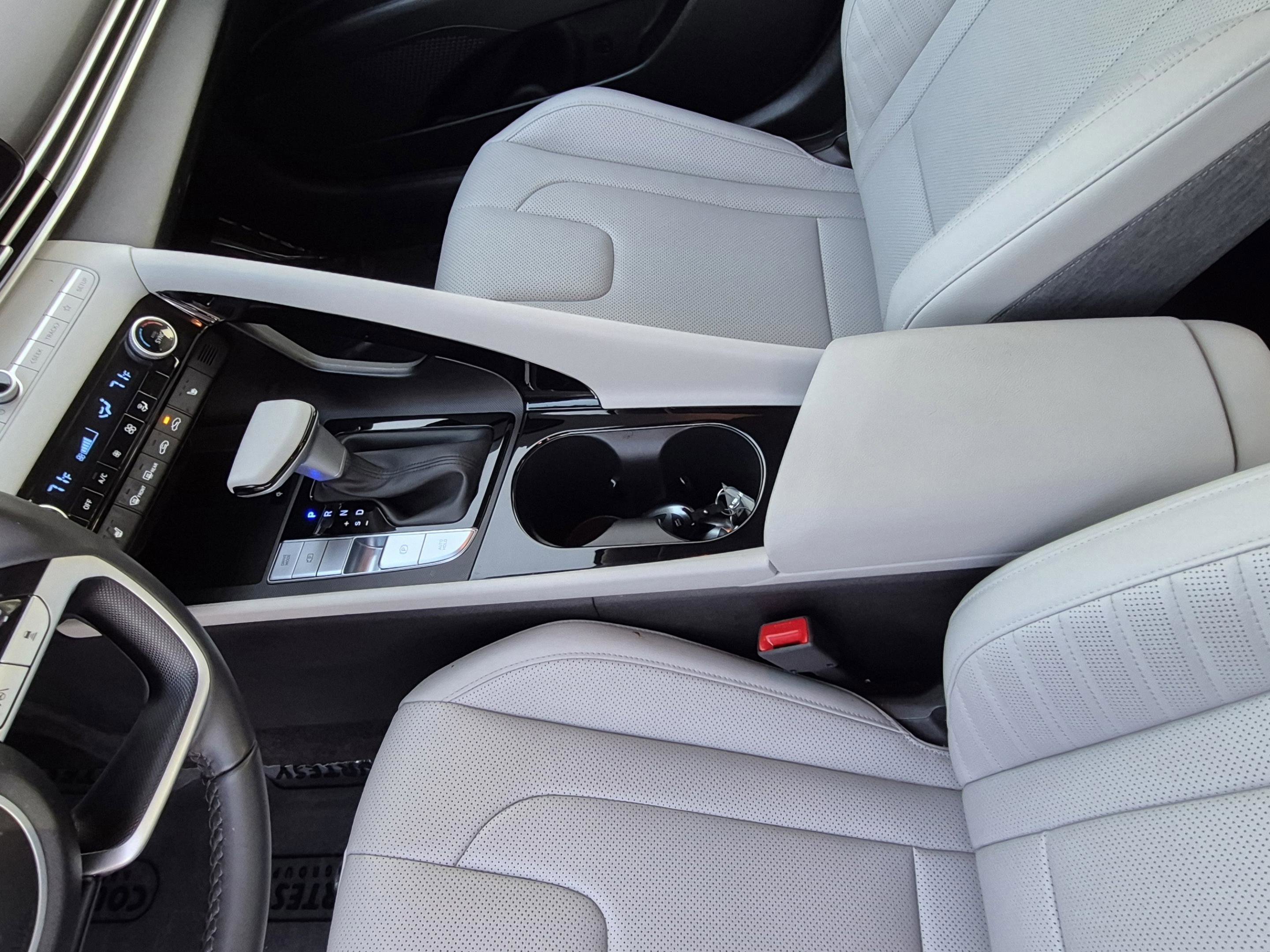 Used 2025 Hyundai Elantra Limited FWD image 21