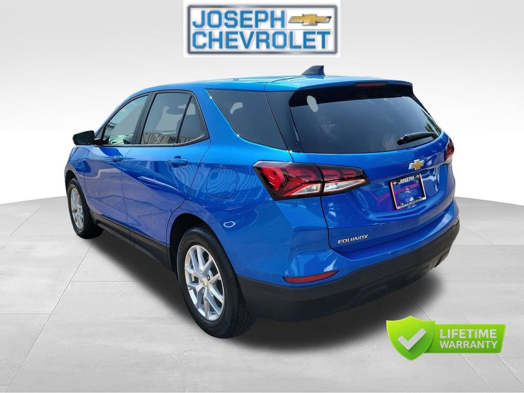 Used 2024 Chevrolet Equinox LS w/ LS Convenience Package FWD image 3
