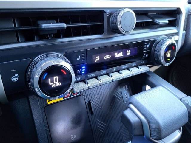 Used 2024 Toyota Tacoma Limited w/ Limited Package (LT) image 17