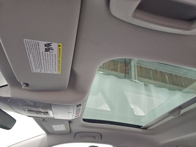 Used 2025 Volkswagen Jetta SE w/ Sunroof Package FWD image 10