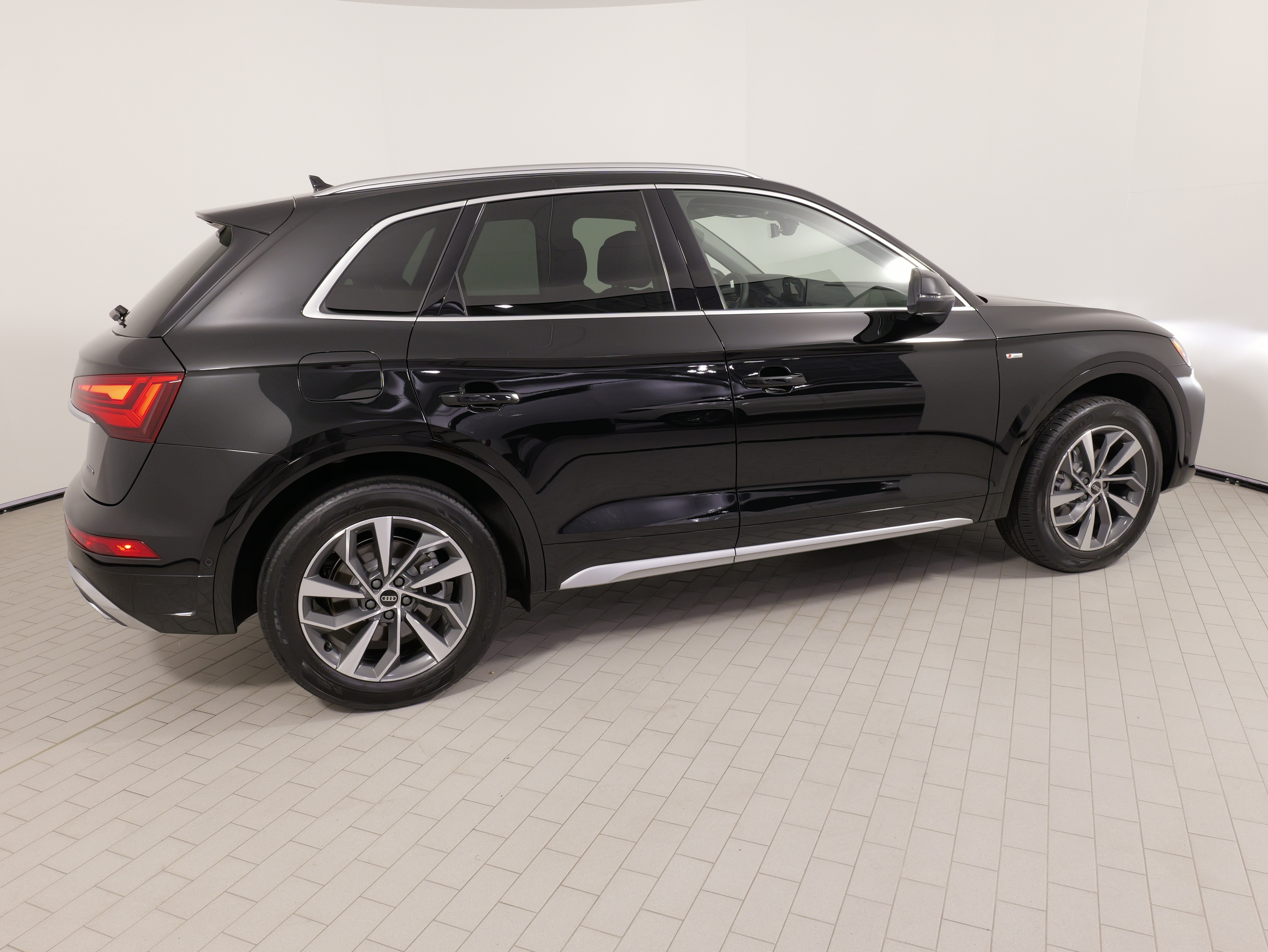 Used 2023 Audi Q5 2.0T Prestige AWD/4WD image 11