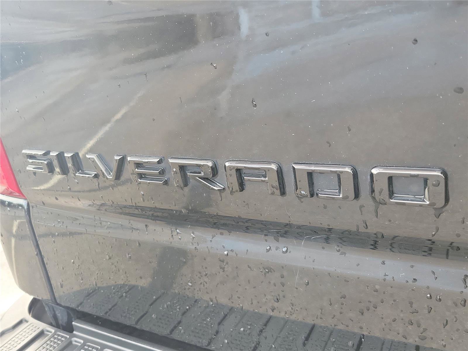 Used 2023 Chevrolet Silverado 1500 RST w/ Z71 Off-Road Package AWD/4WD image 8