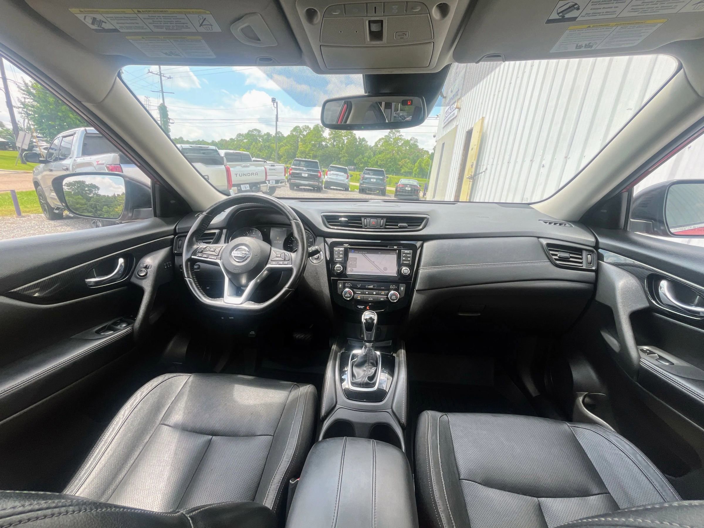 Used 2017 Nissan Rogue SL w/ SL Premium Package image 9