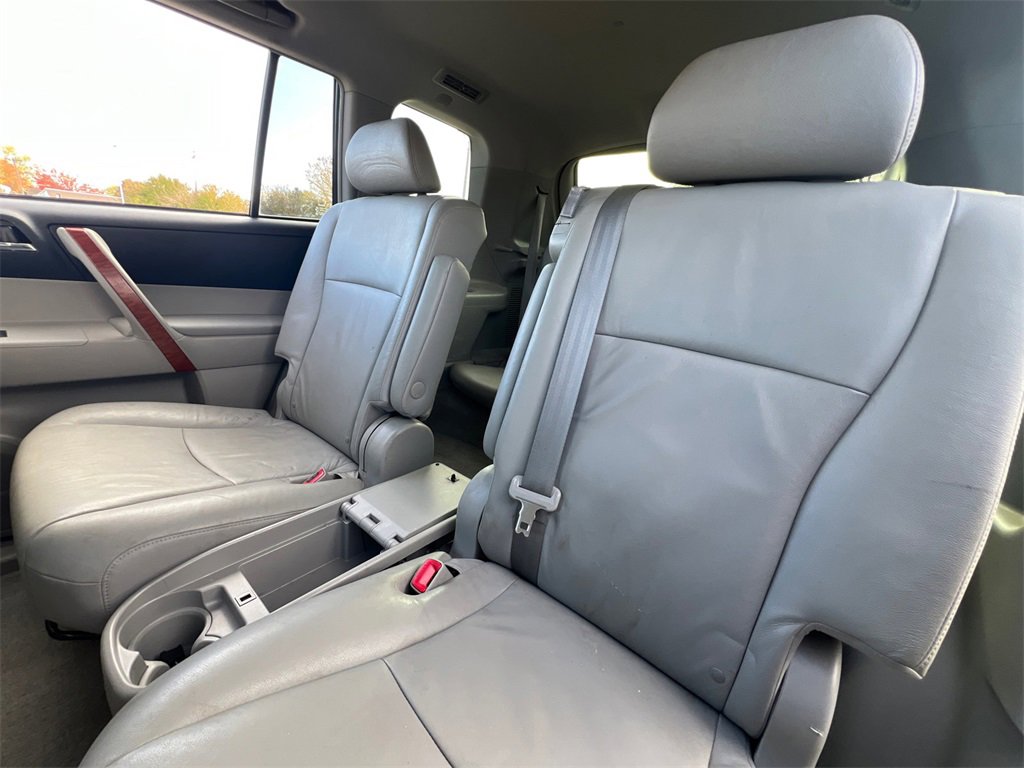 Used 2010 Toyota Highlander Limited image 34