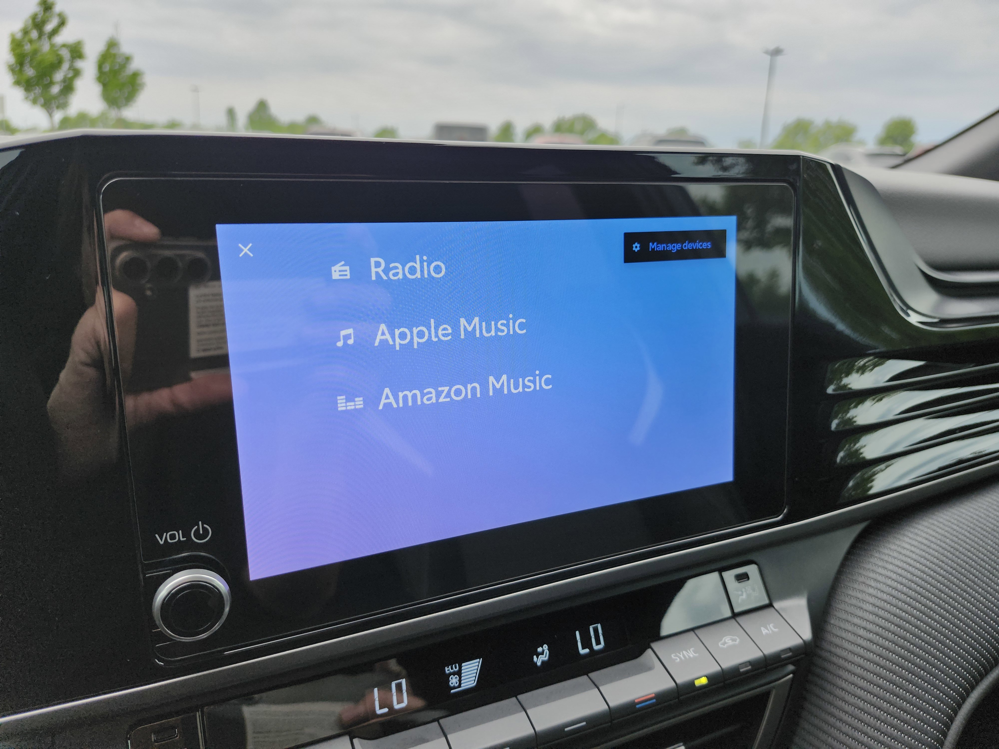 Used 2025 Toyota Camry SE FWD image 4