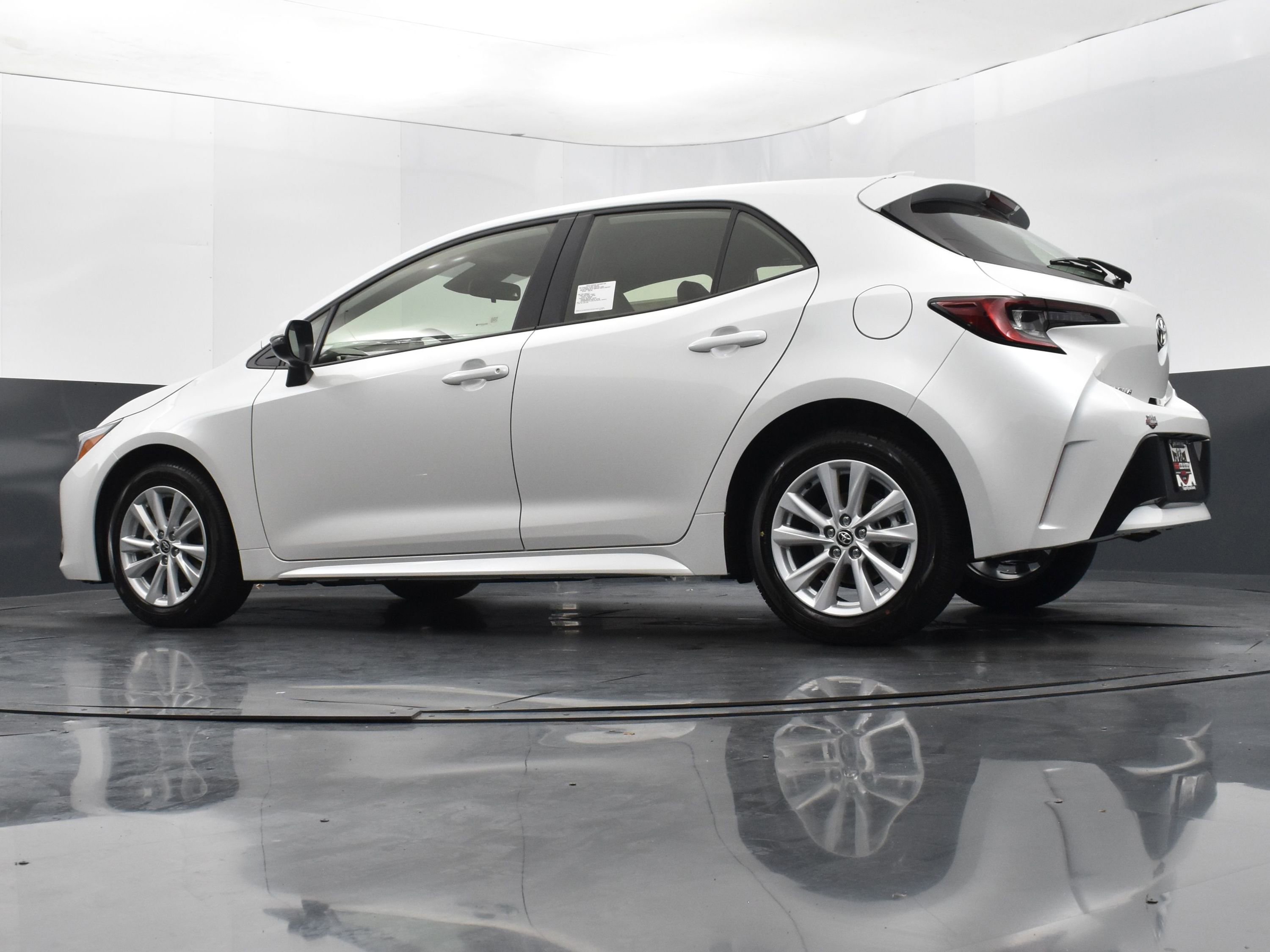 Used 2025 Toyota Corolla SE image 38