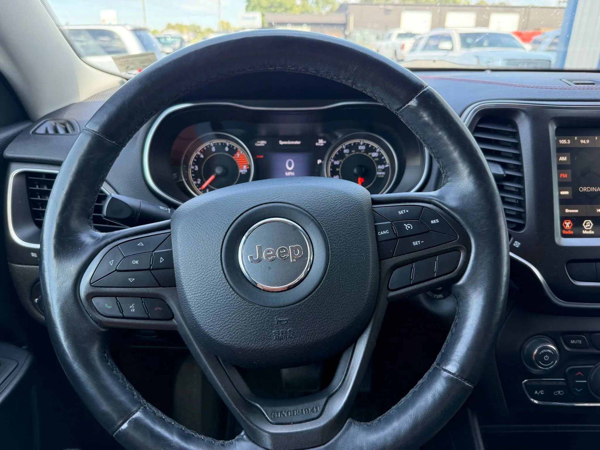 Used 2019 Jeep Cherokee Trailhawk w/ Comfort/Convenience Group image 8