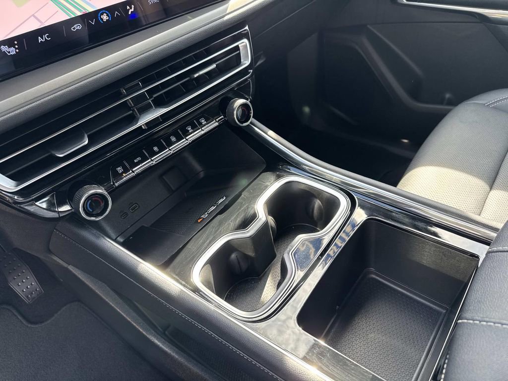 Certified 2025 Chevrolet Traverse LT image 26