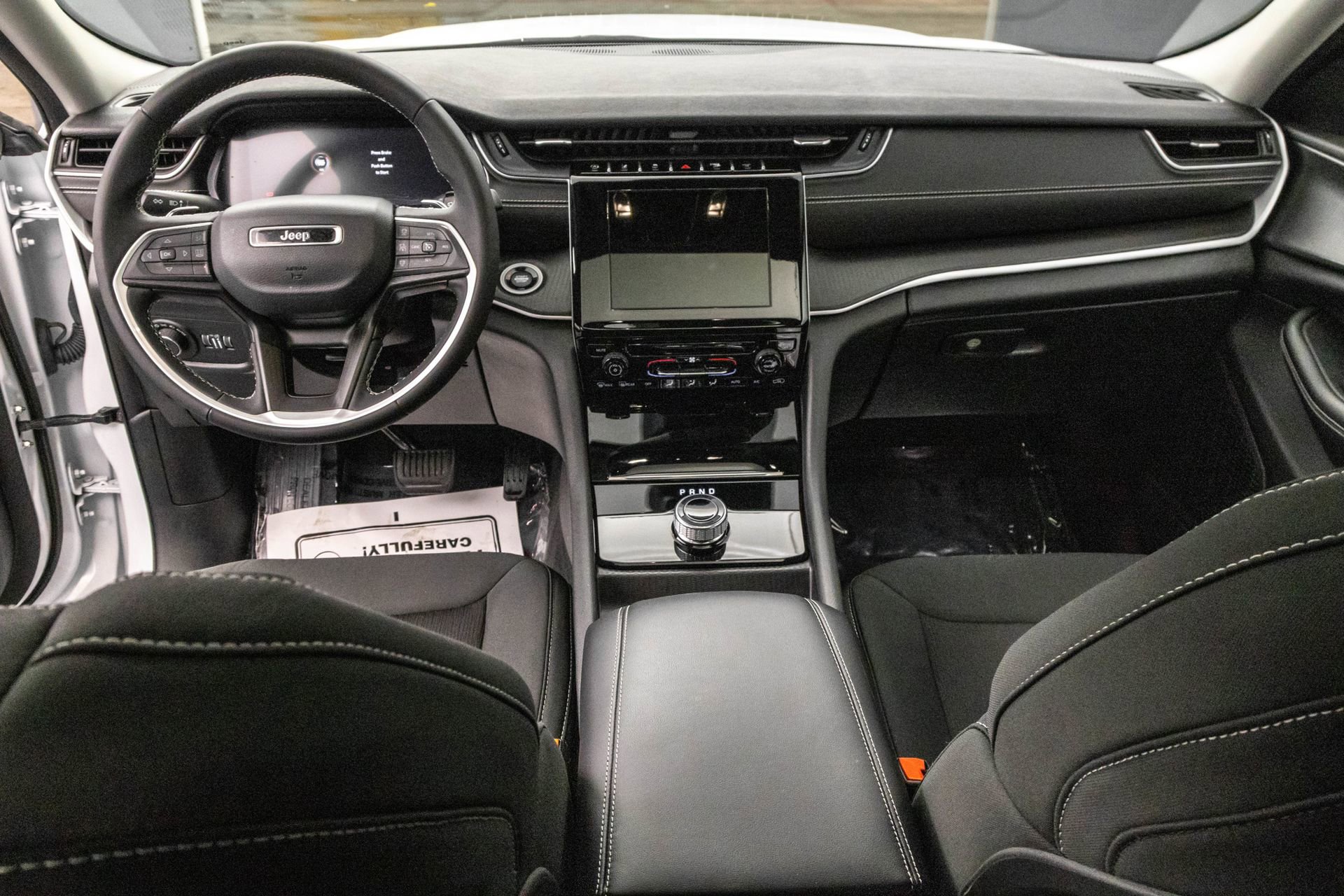 Used 2023 Jeep Grand Cherokee Laredo X image 31