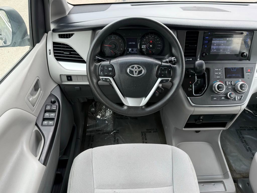Used 2017 Toyota Sienna L FWD image 22