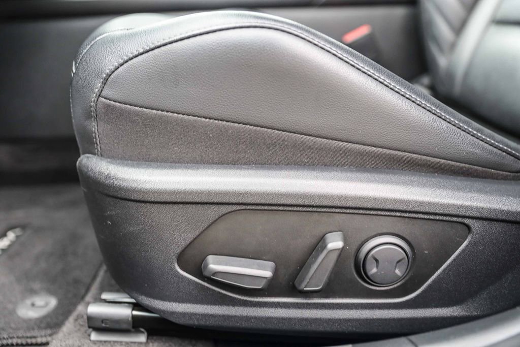Certified 2024 Hyundai Elantra Limited FWD image 21