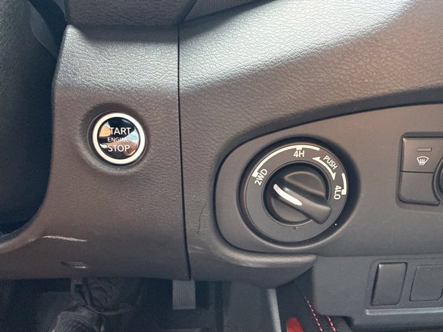 Used 2024 Nissan Frontier PRO-4X w/ Technology Package AWD/4WD image 26