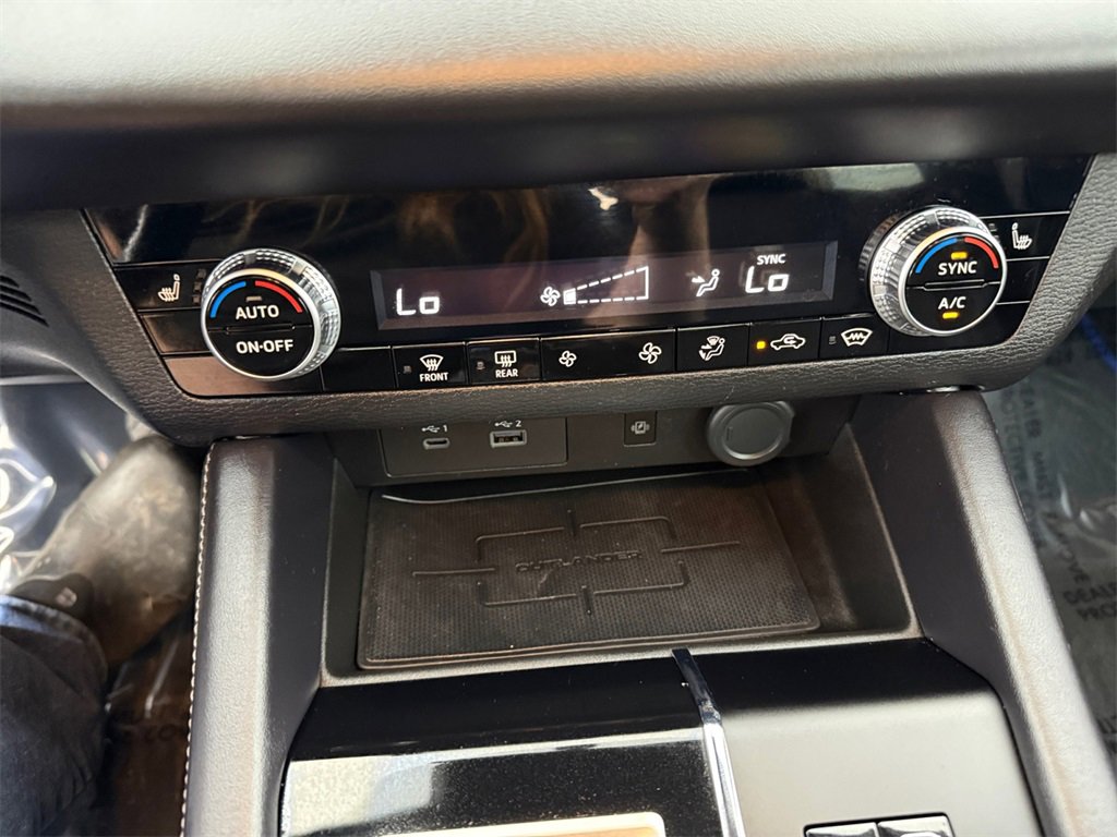 Used 2025 Mitsubishi Outlander SE image 33