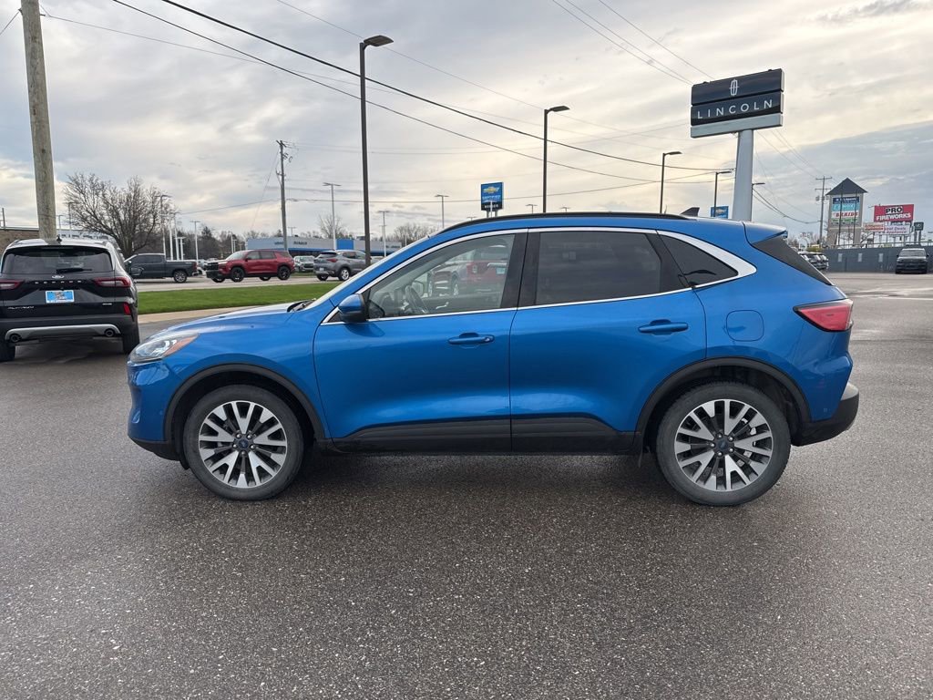 Used 2020 Ford Escape Titanium image 2