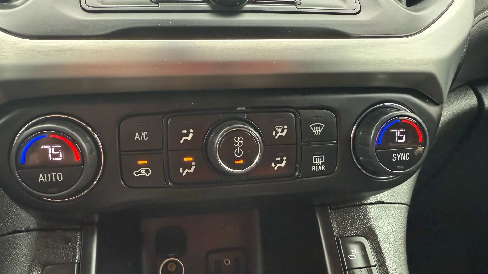 Used 2019 GMC Acadia SLE w/ LPO, Cargo Package image 29