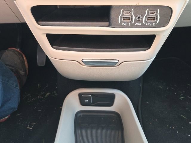 Used 2023 Chrysler Pacifica Touring-L image 37