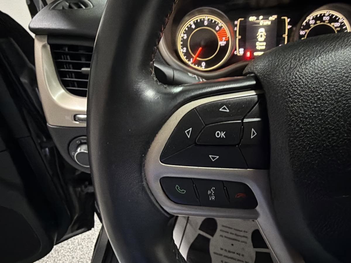 Used 2017 Jeep Cherokee Altitude image 16