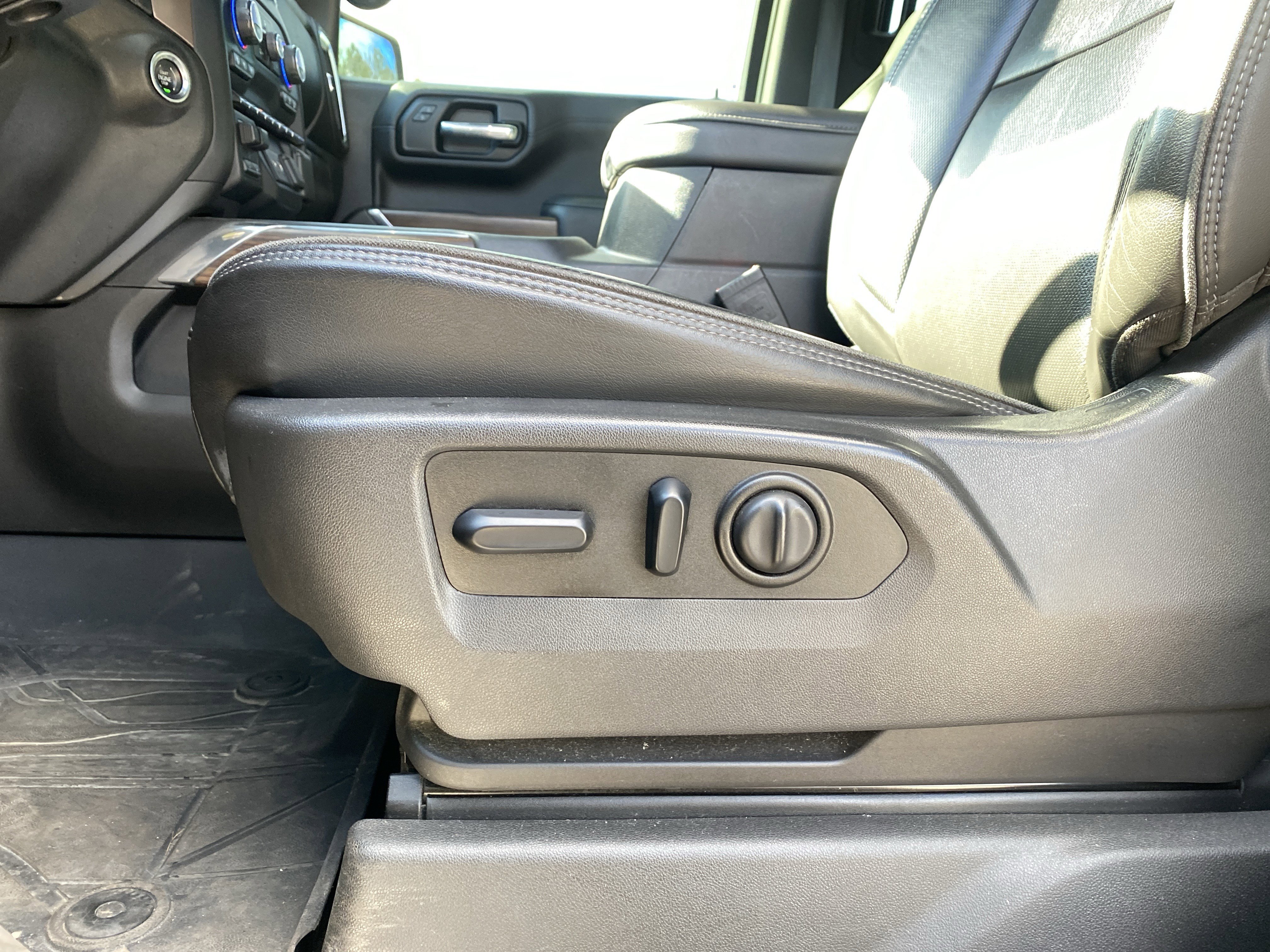 Used 2020 Chevrolet Silverado 1500 High Country w/ Technology Package image 23