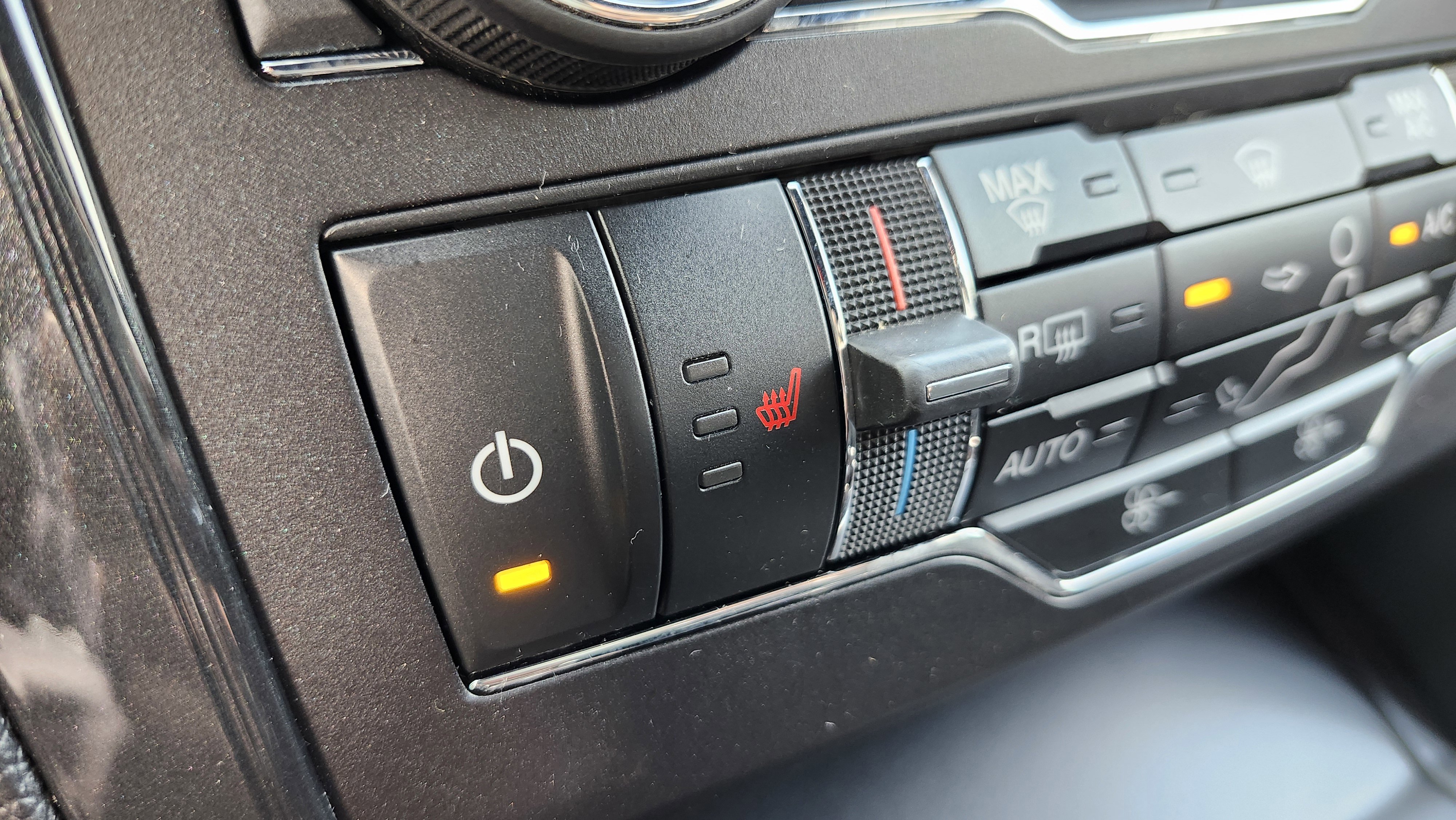 Used 2019 Ford Explorer XLT w/ Equipment Group 202A image 10