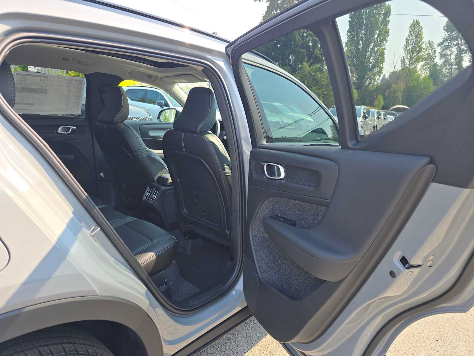 New 2026 Volvo XC40 B5 Ultra w/ Protection Package Premier AWD/4WD image 13