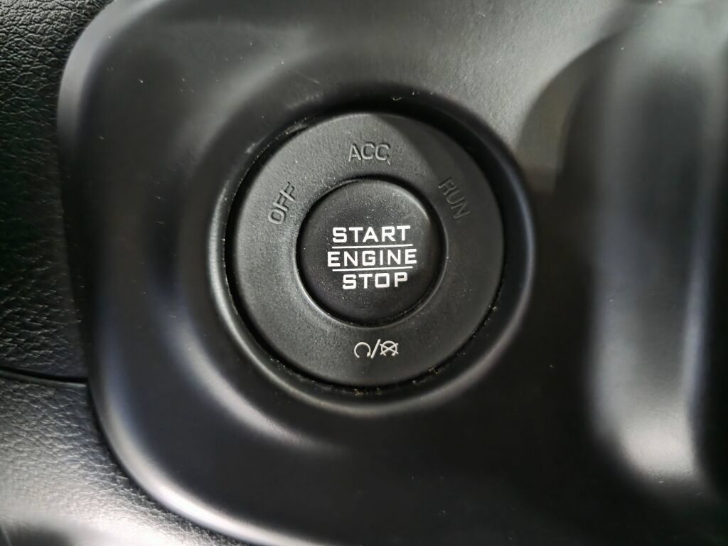 Used 2020 Jeep Gladiator Overland AWD/4WD image 17