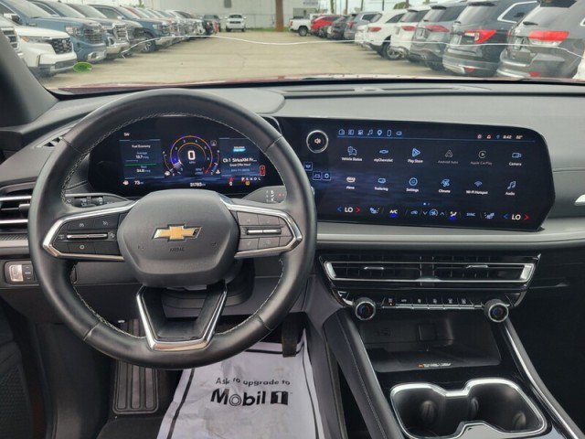 Used 2025 Chevrolet Traverse LT w/ Driver Confidence Package FWD image 16
