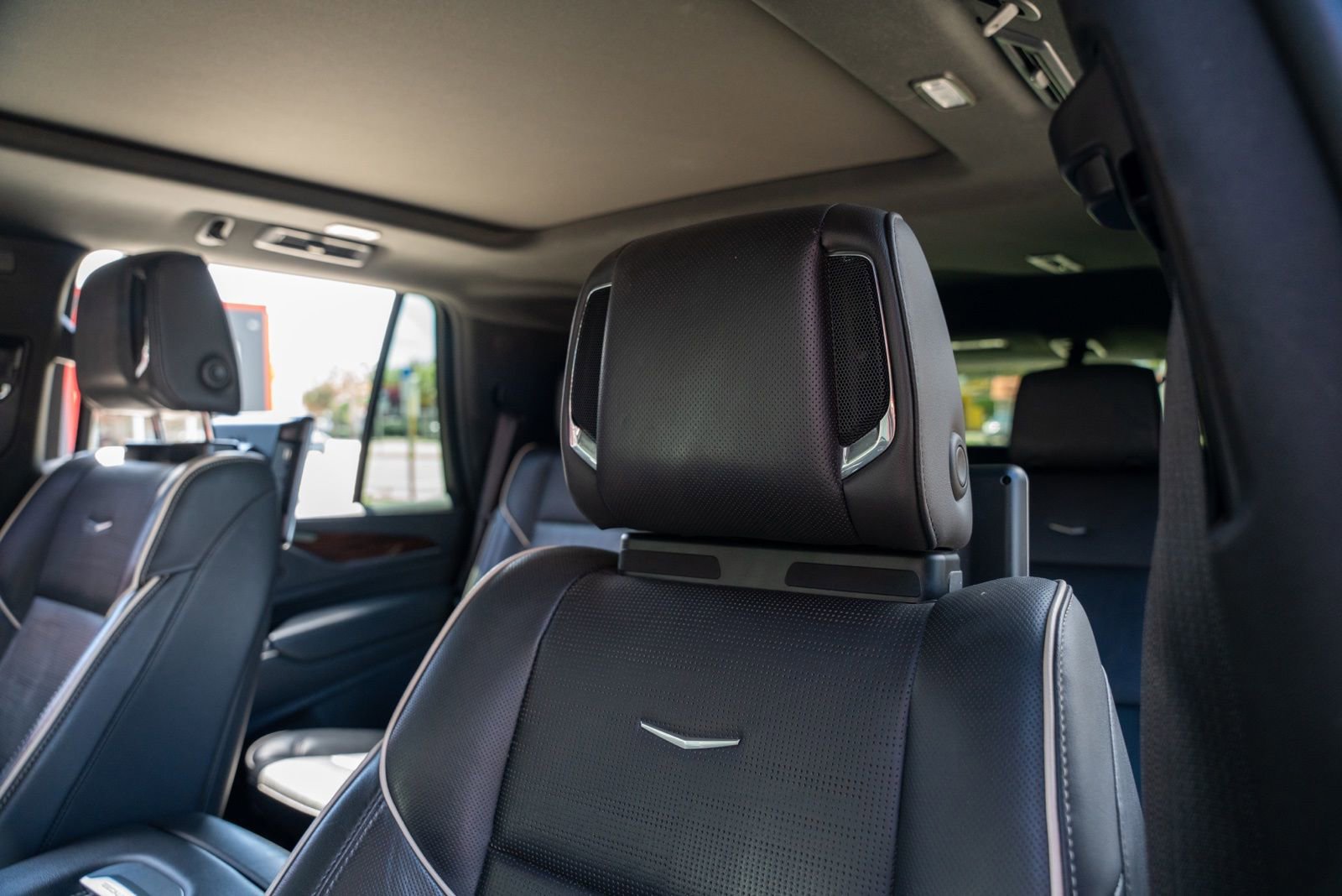 Used 2023 Cadillac Escalade Premium Luxury image 12