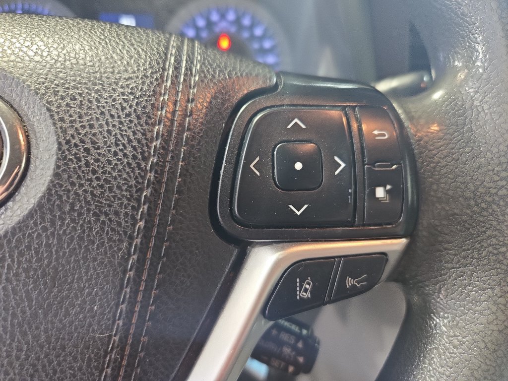 Used 2020 Toyota Sienna L FWD image 22