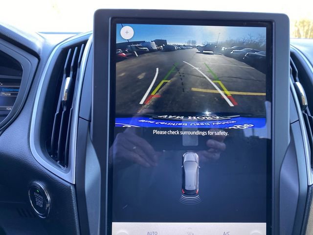 Certified 2022 Ford Edge SE w/ Black Appearance Package image 8