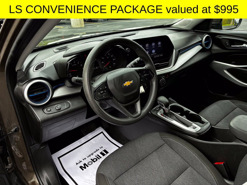 Used 2024 Chevrolet Trax LS w/ LS Convenience Package FWD image 3