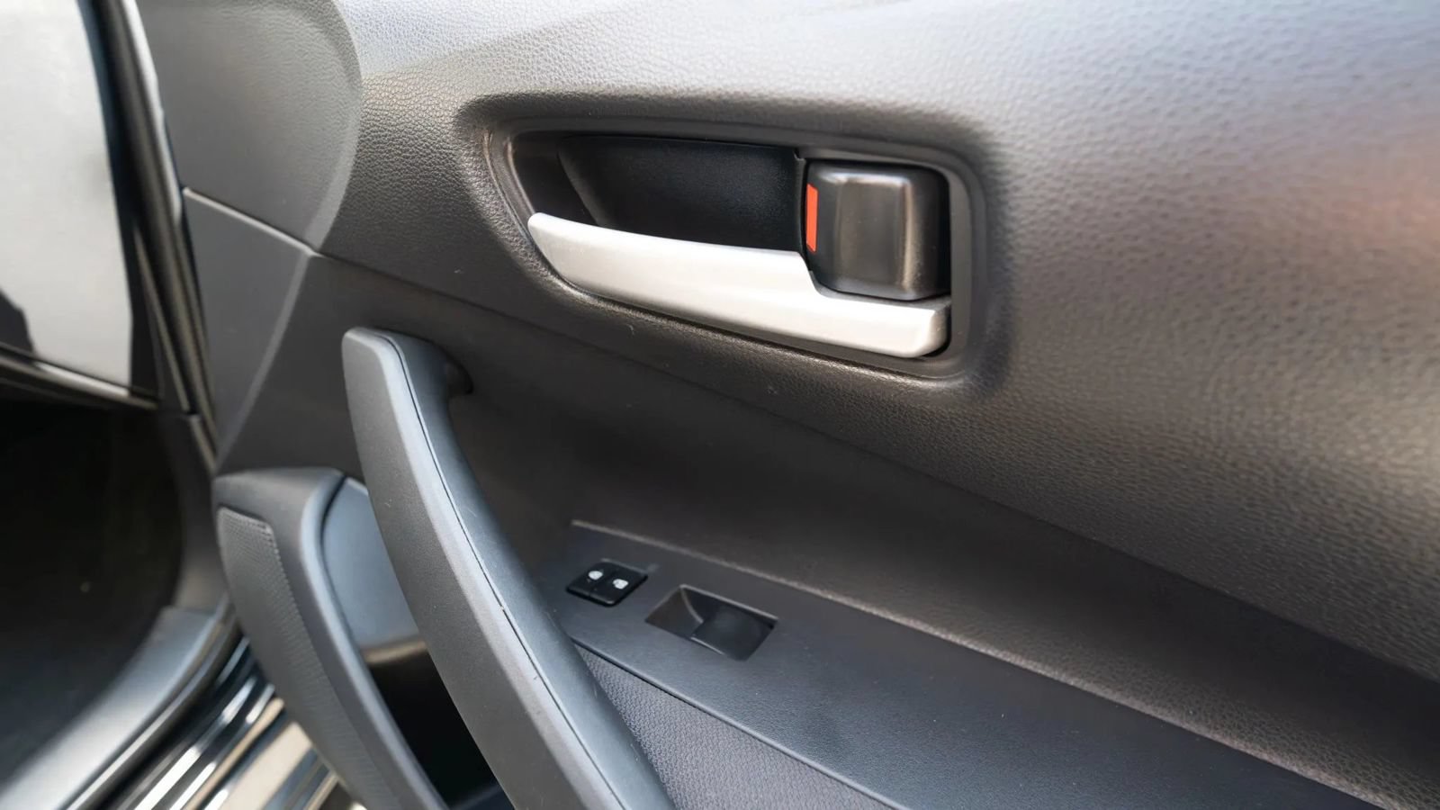 Used 2021 Toyota Corolla LE FWD image 14
