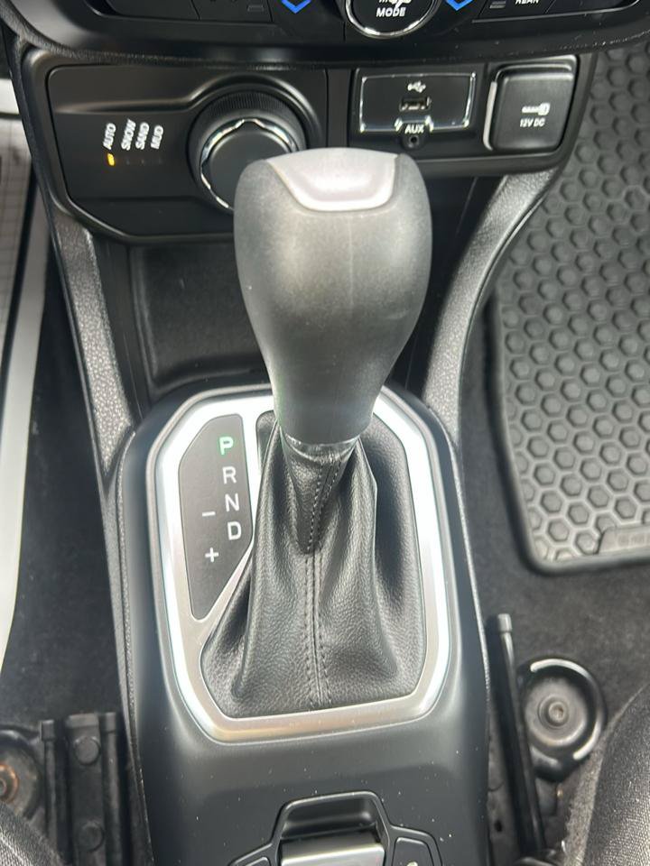 Used 2018 Jeep Renegade Latitude w/ Cold Weather Group AWD/4WD image 12