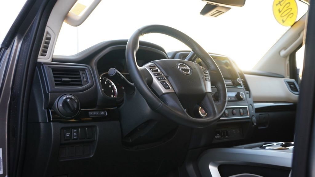 Used 2024 Nissan Titan SV w/ SV Convenience Package image 11