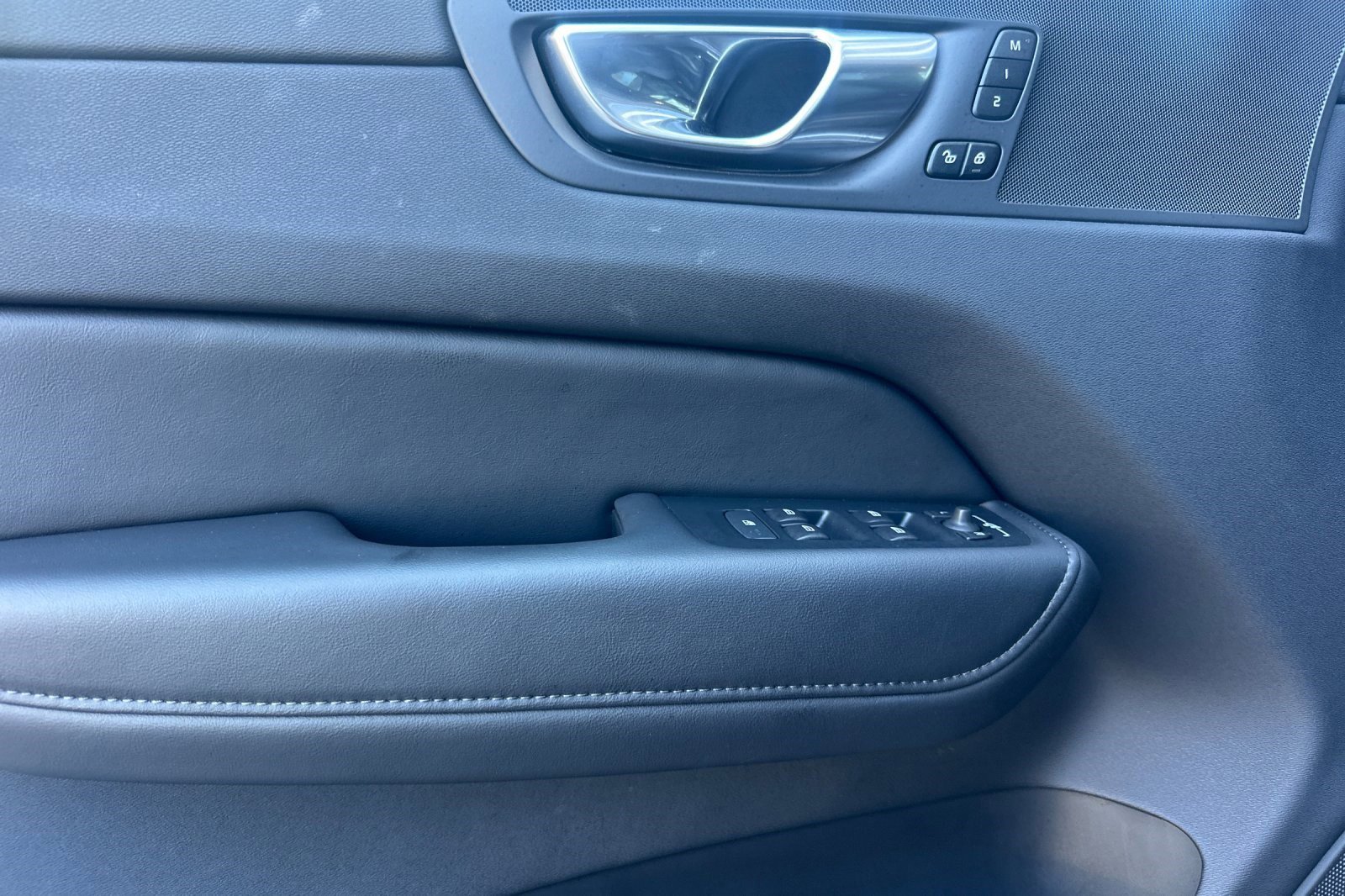 Used 2025 Volvo XC60 B5 Core image 12