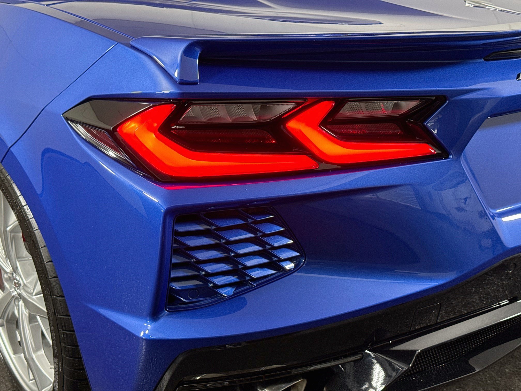 Used 2022 Chevrolet Corvette Stingray Premium Conv w/ Chrome Exterior Badge Package RWD image 27
