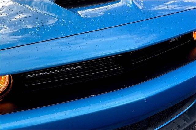 Used 2015 Dodge Challenger SRT image 30