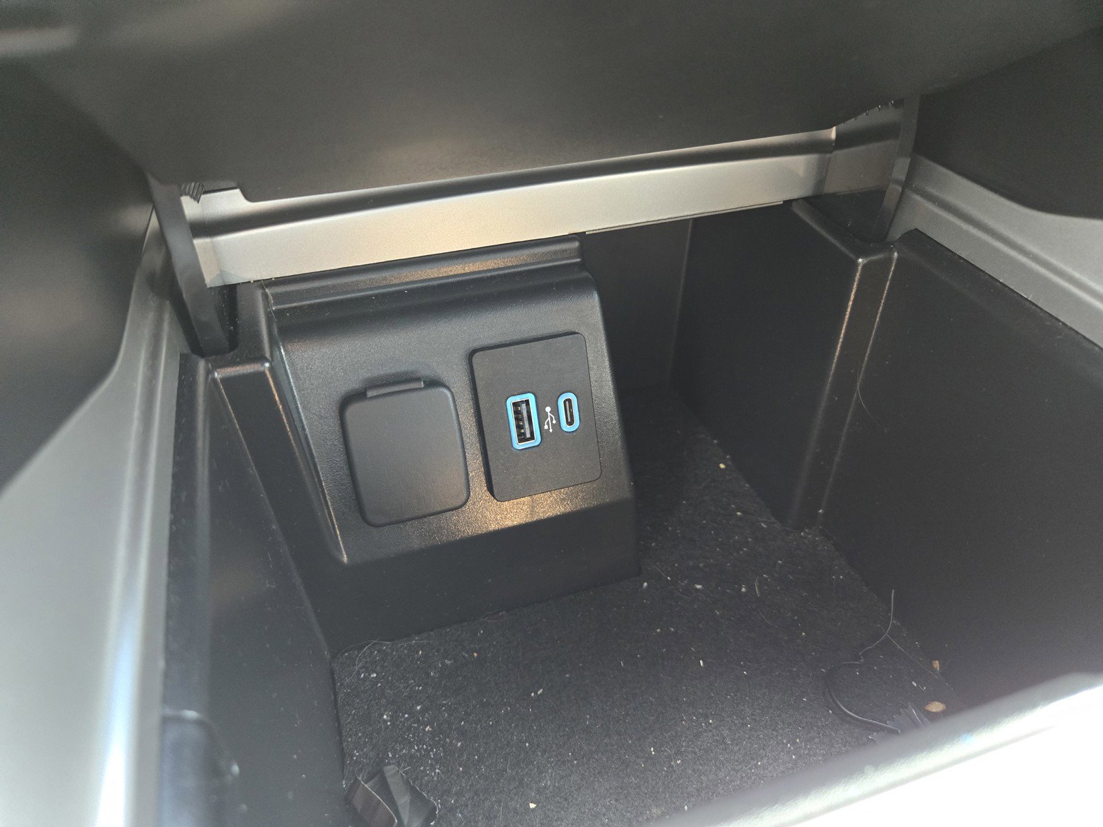 Used 2022 Ford Explorer XLT w/ Equipment Group 202A image 19