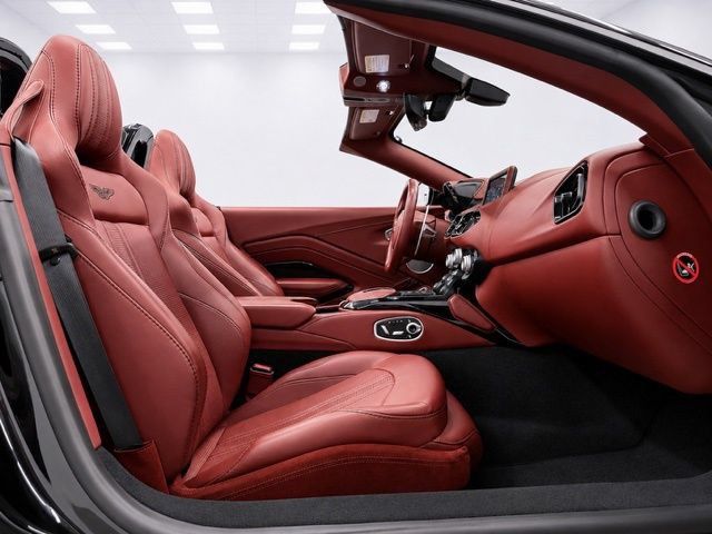 Used 2021 Aston Martin V8 Vantage Roadster RWD image 18