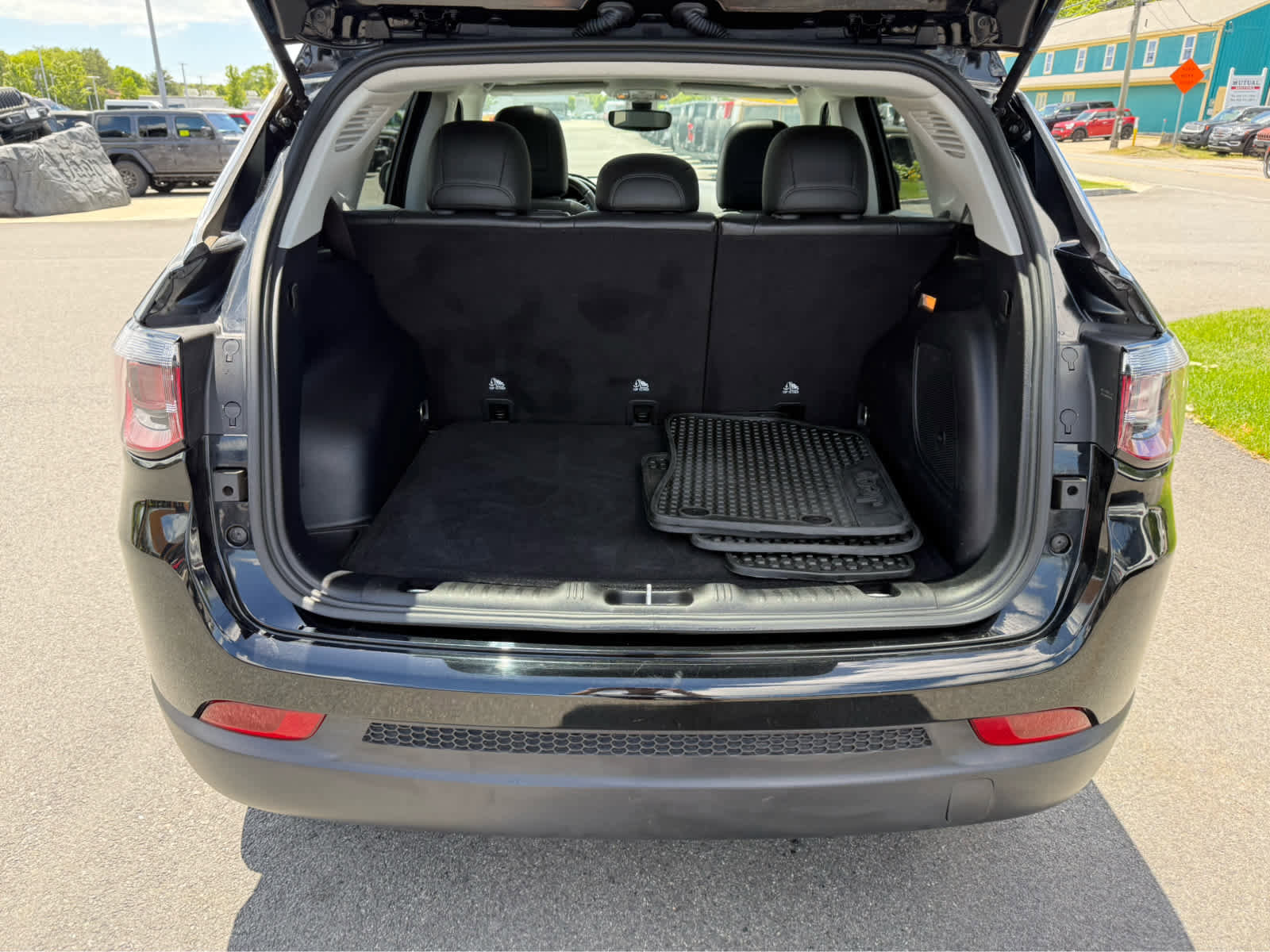 Used 2021 Jeep Compass Latitude w/ Sun and Sound Group AWD/4WD image 7
