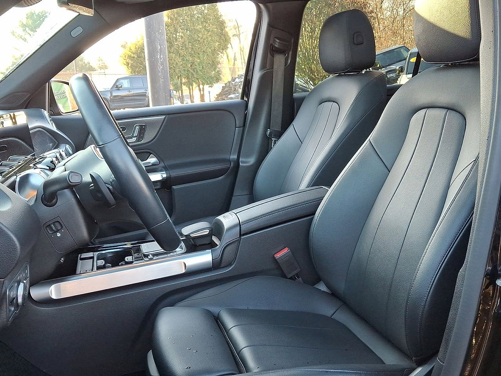 Used 2022 Mercedes-Benz GLB 250 4MATIC image 17