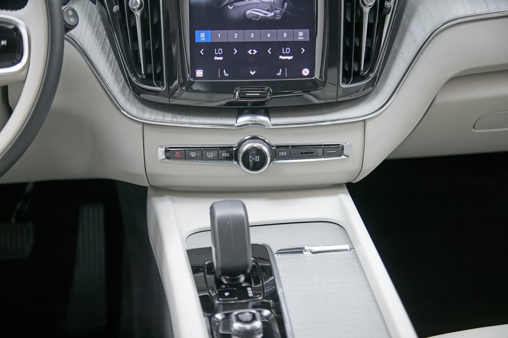 Certified 2025 Volvo XC60 B5 Plus w/ Protection Package Premier image 22