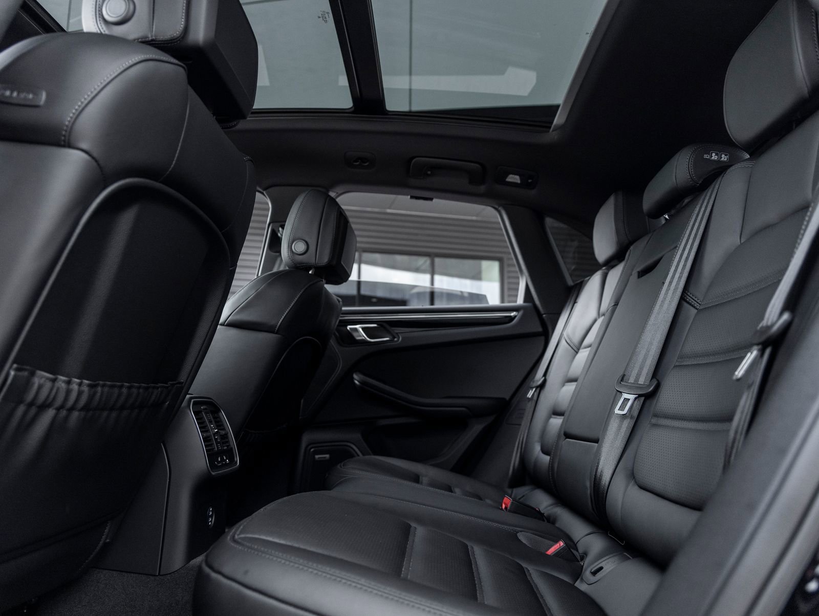 Certified 2026 Porsche Macan S AWD/4WD image 30