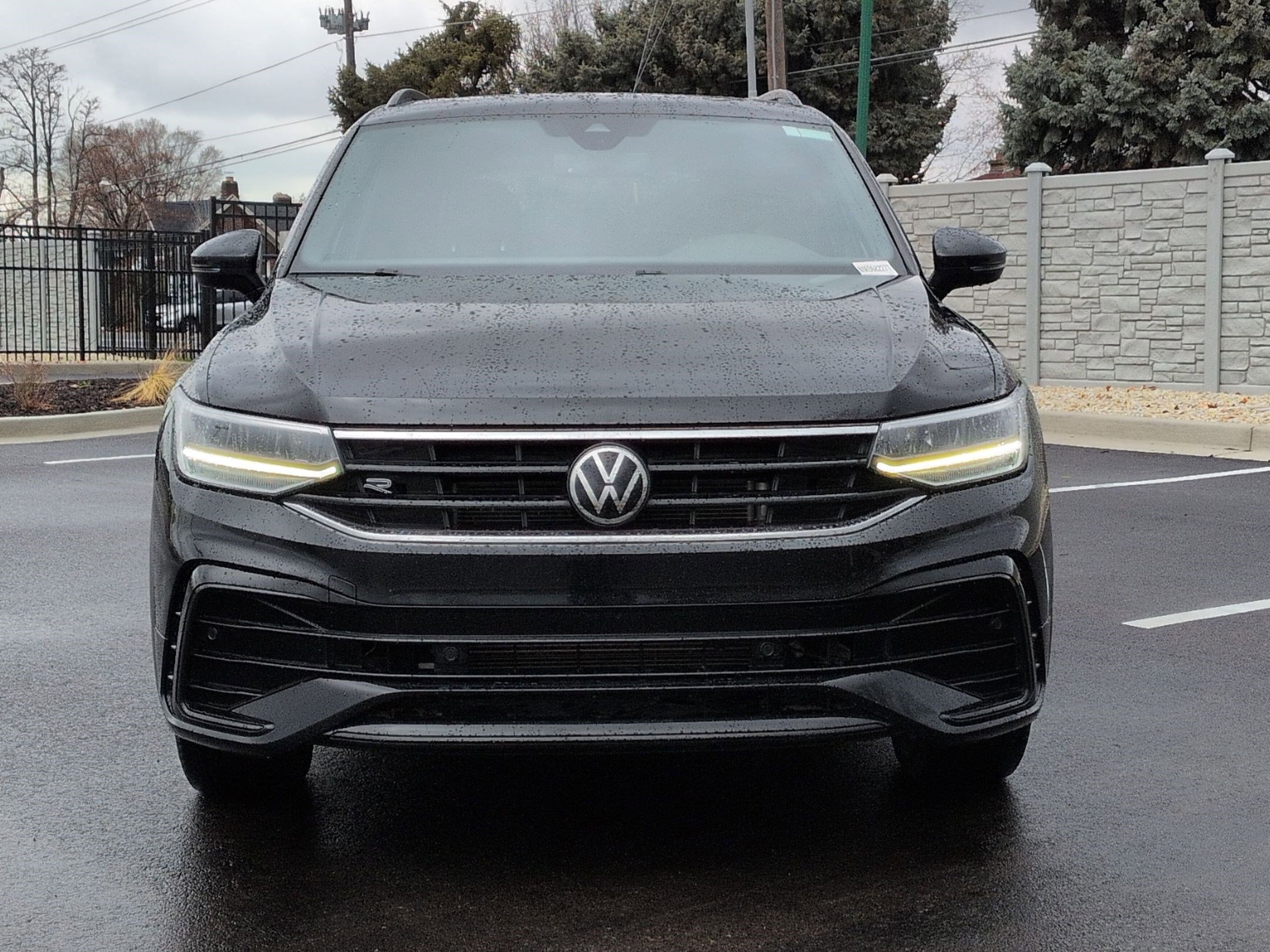 Certified 2022 Volkswagen Tiguan SE R-Line image 12