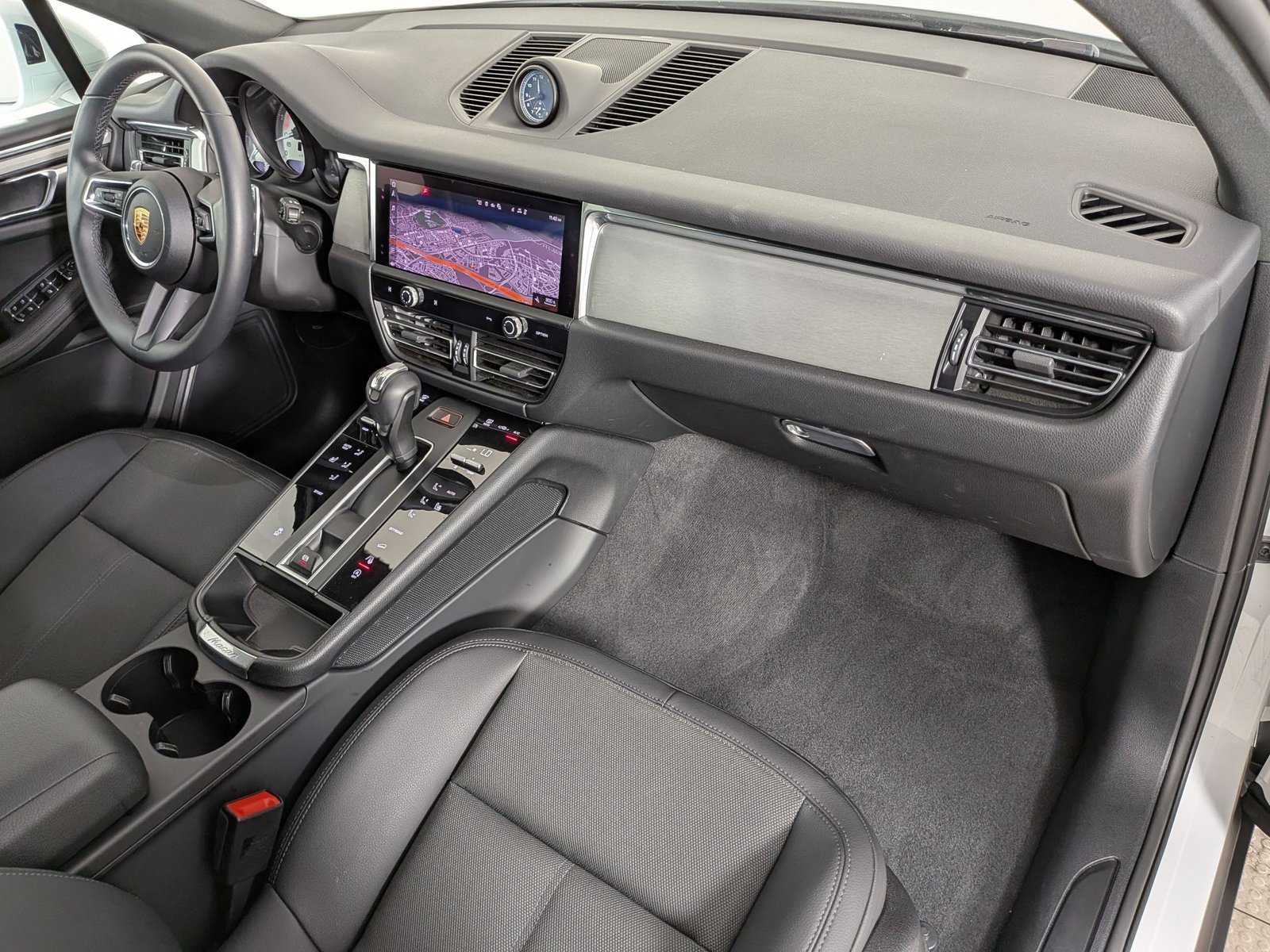 Used 2025 Porsche Macan Turbo AWD/4WD image 24