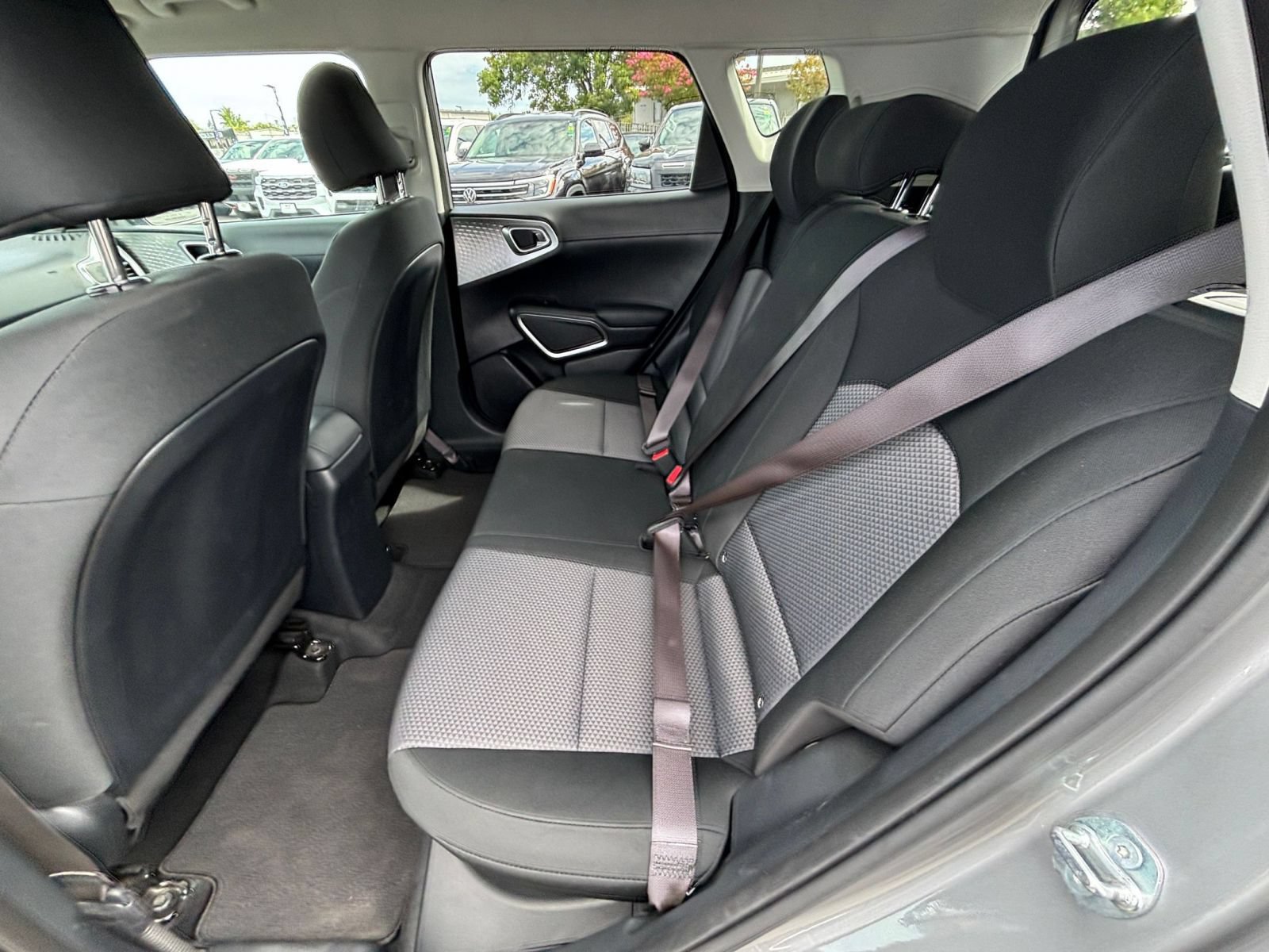 Used 2025 Kia Soul LX w/ LX Technology Package FWD image 19