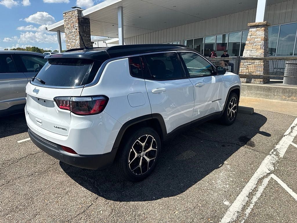 Used 2024 Jeep Compass Limited AWD/4WD image 3