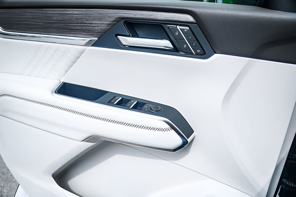 New 2026 GMC Acadia Denali w/ Super Cruise Package FWD image 18