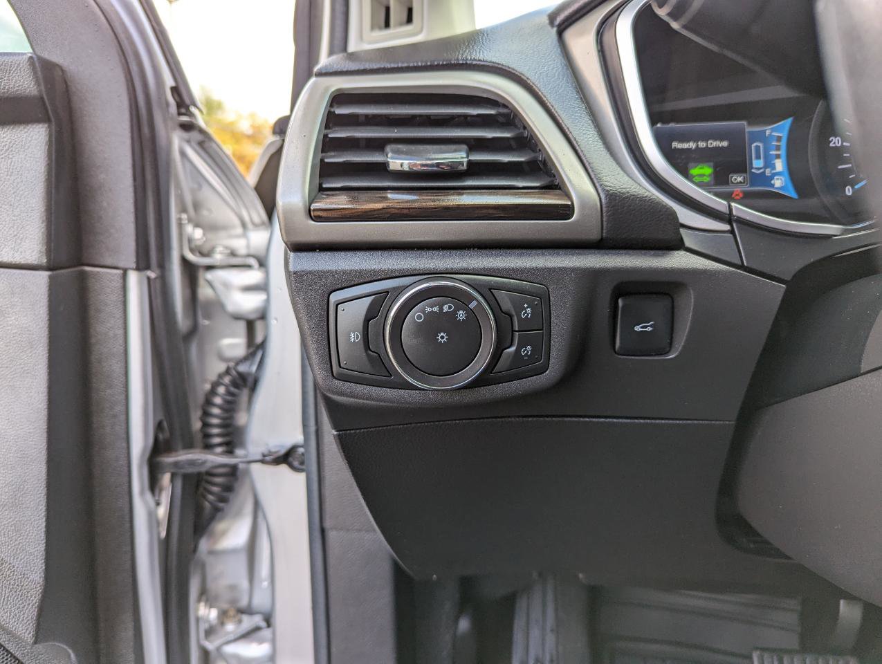 Used 2014 Ford Fusion Energi SE w/ Driver Assist Package FWD image 14