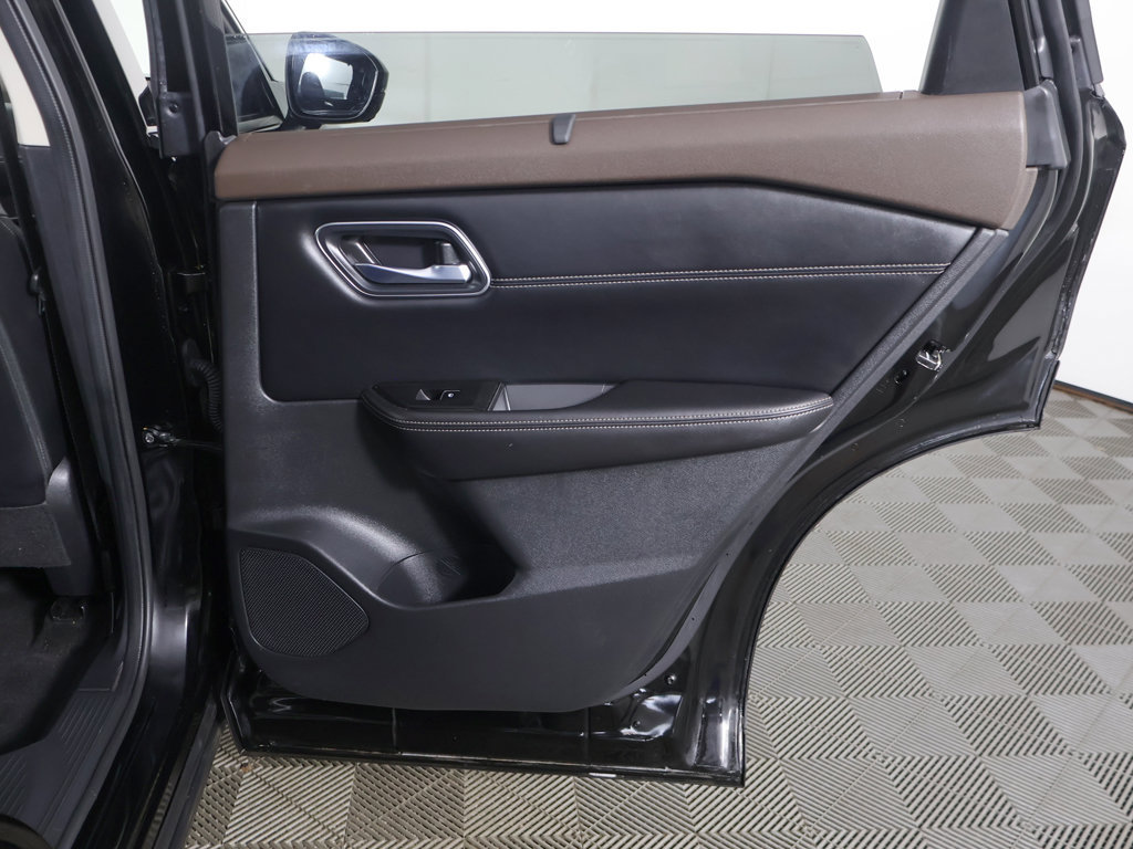 Used 2023 Nissan Rogue Platinum w/ Platinum Premium Package AWD/4WD image 27